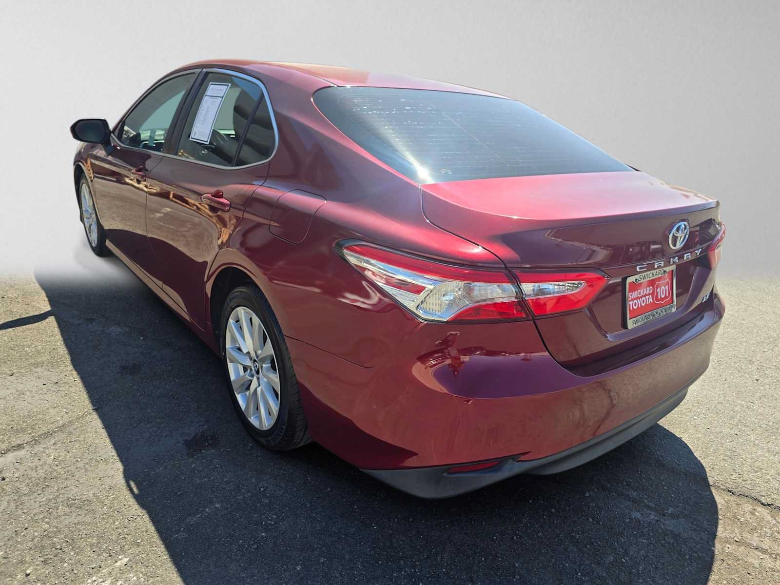 Used 2018 Toyota Camry LE FWD image 5