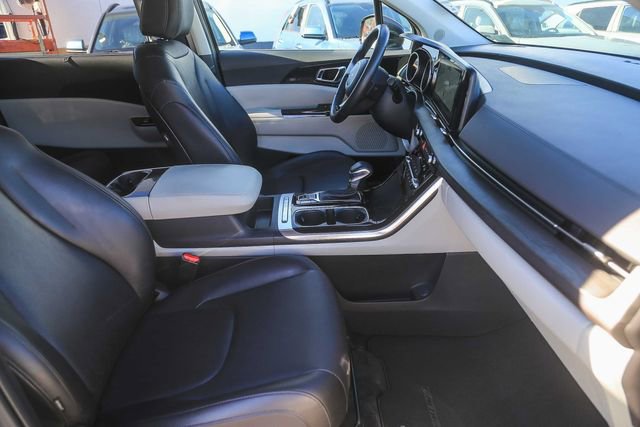Certified 2024 Kia Carnival EX image 16
