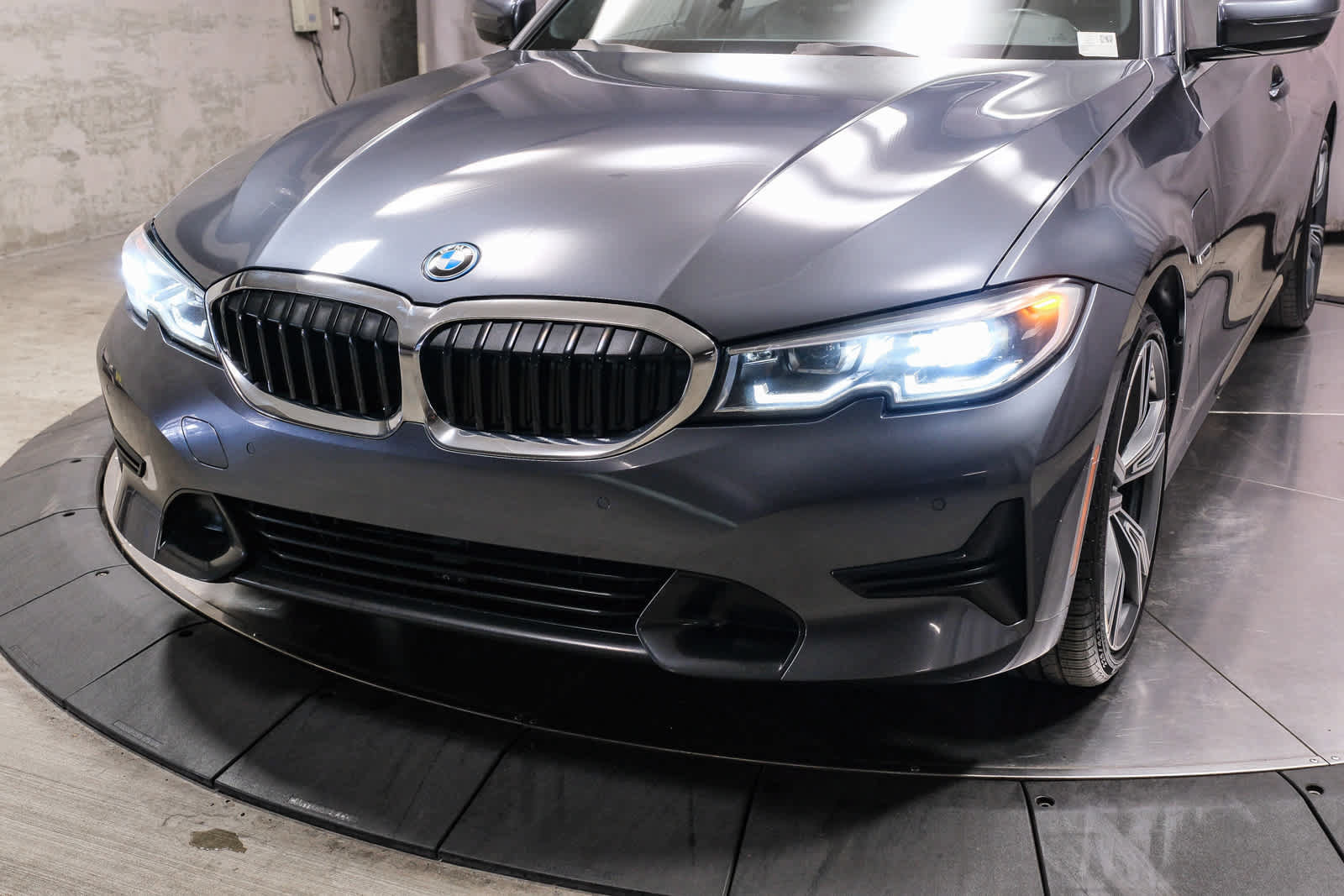 Used 2022 BMW 330e w/ Driving Assistance Package RWD image 11