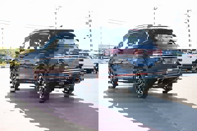 New 2025 Volkswagen Atlas SEL Premium R-Line image 4