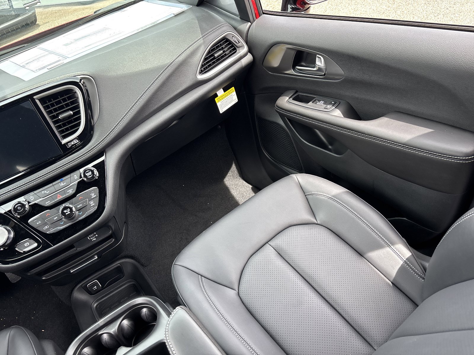 New 2026 Chrysler Pacifica Select w/ S Appearance Package FWD image 13