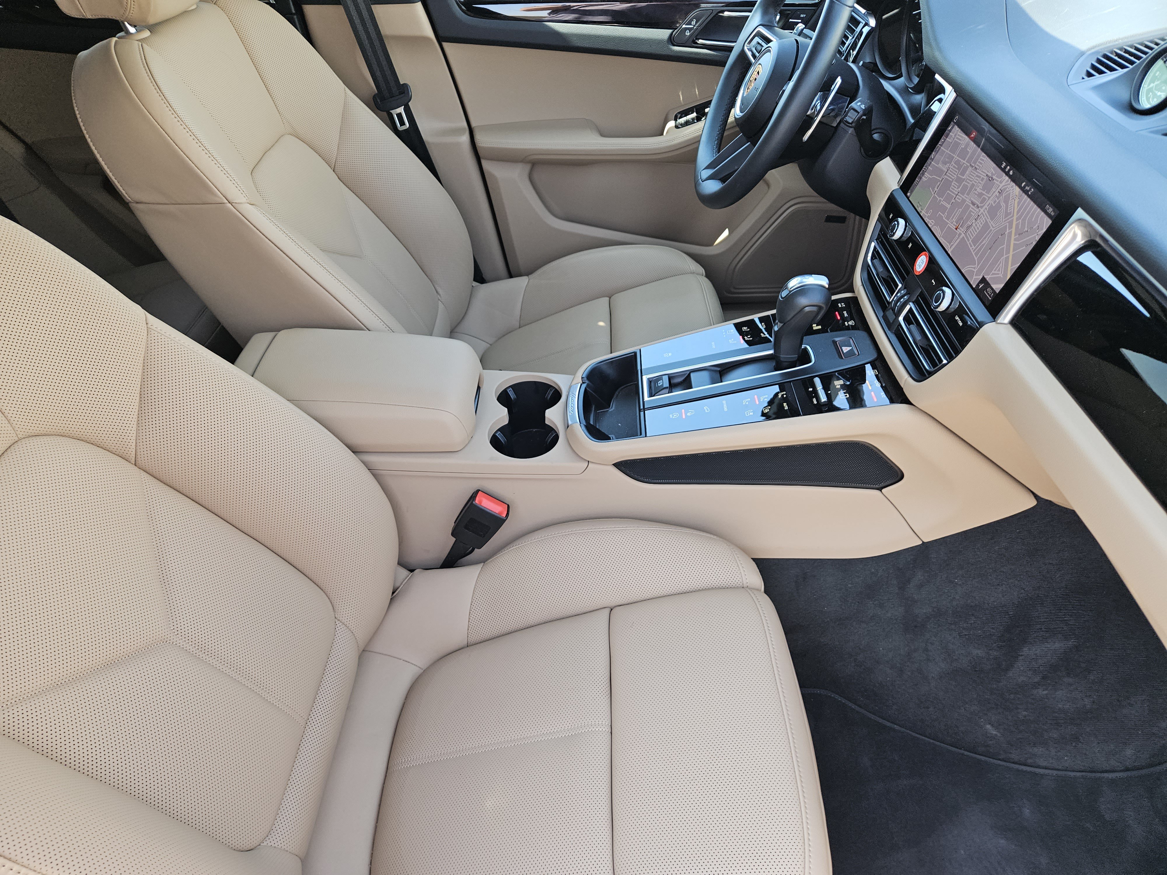 Certified 2026 Porsche Macan AWD/4WD image 15