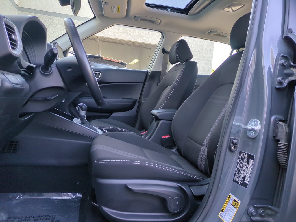 Certified 2025 Hyundai Venue SEL FWD image 21