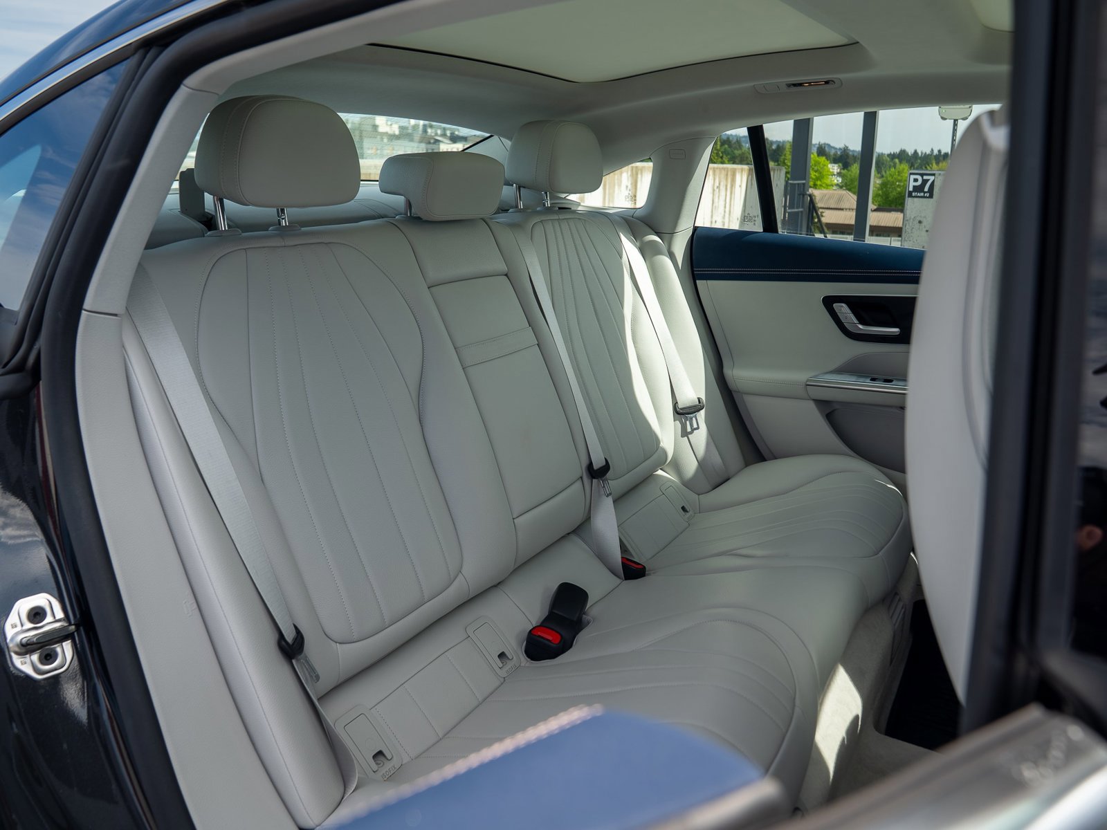 Used 2023 Mercedes-Benz EQE 500 4MATIC Sedan image 28