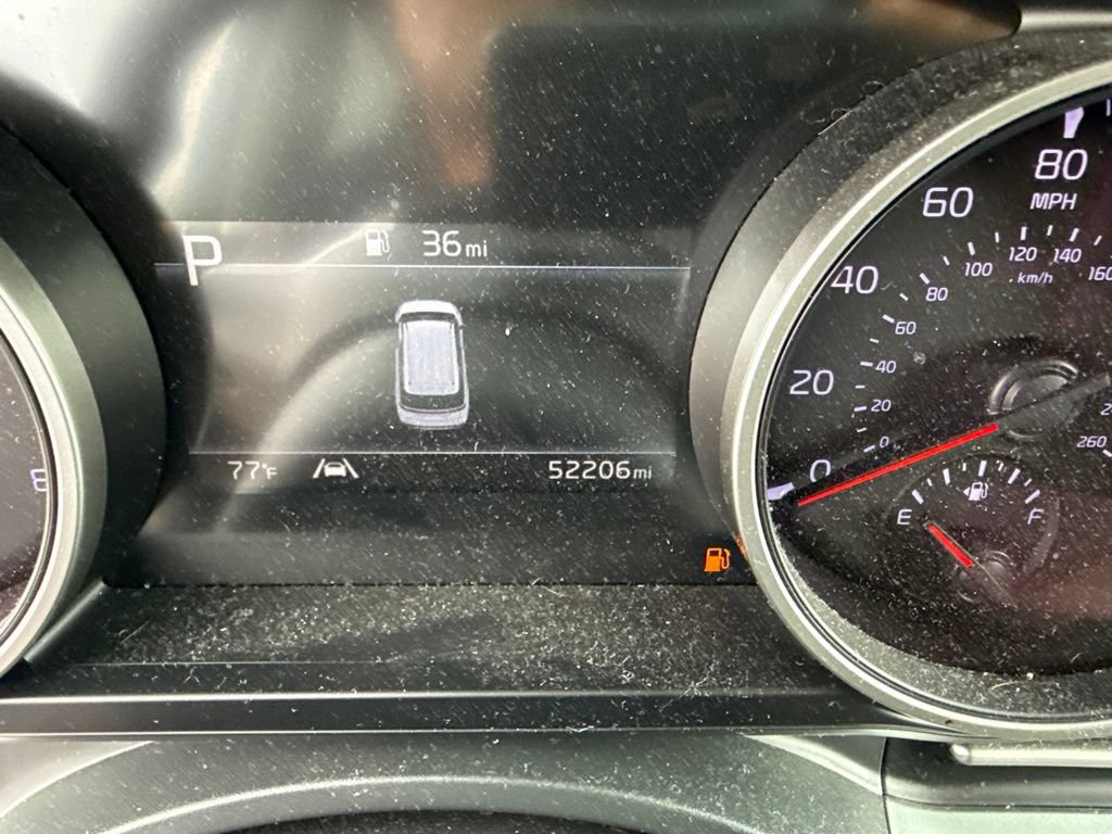 Used 2023 Kia Carnival LX FWD image 7