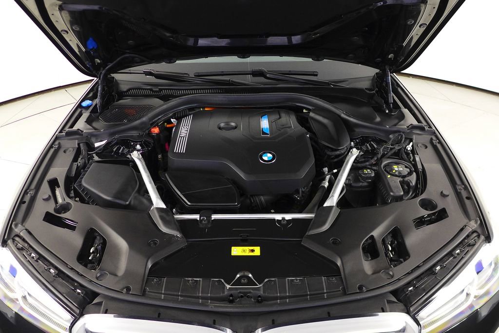 Certified 2023 BMW 530e w/ Premium Package image 6