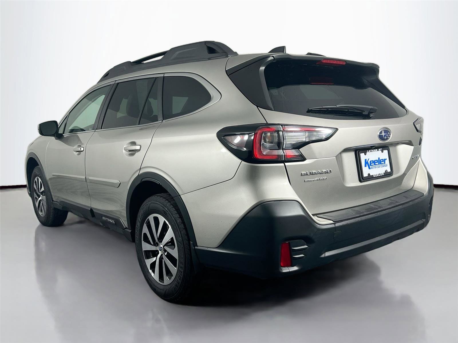 Used 2020 Subaru Outback Premium image 4