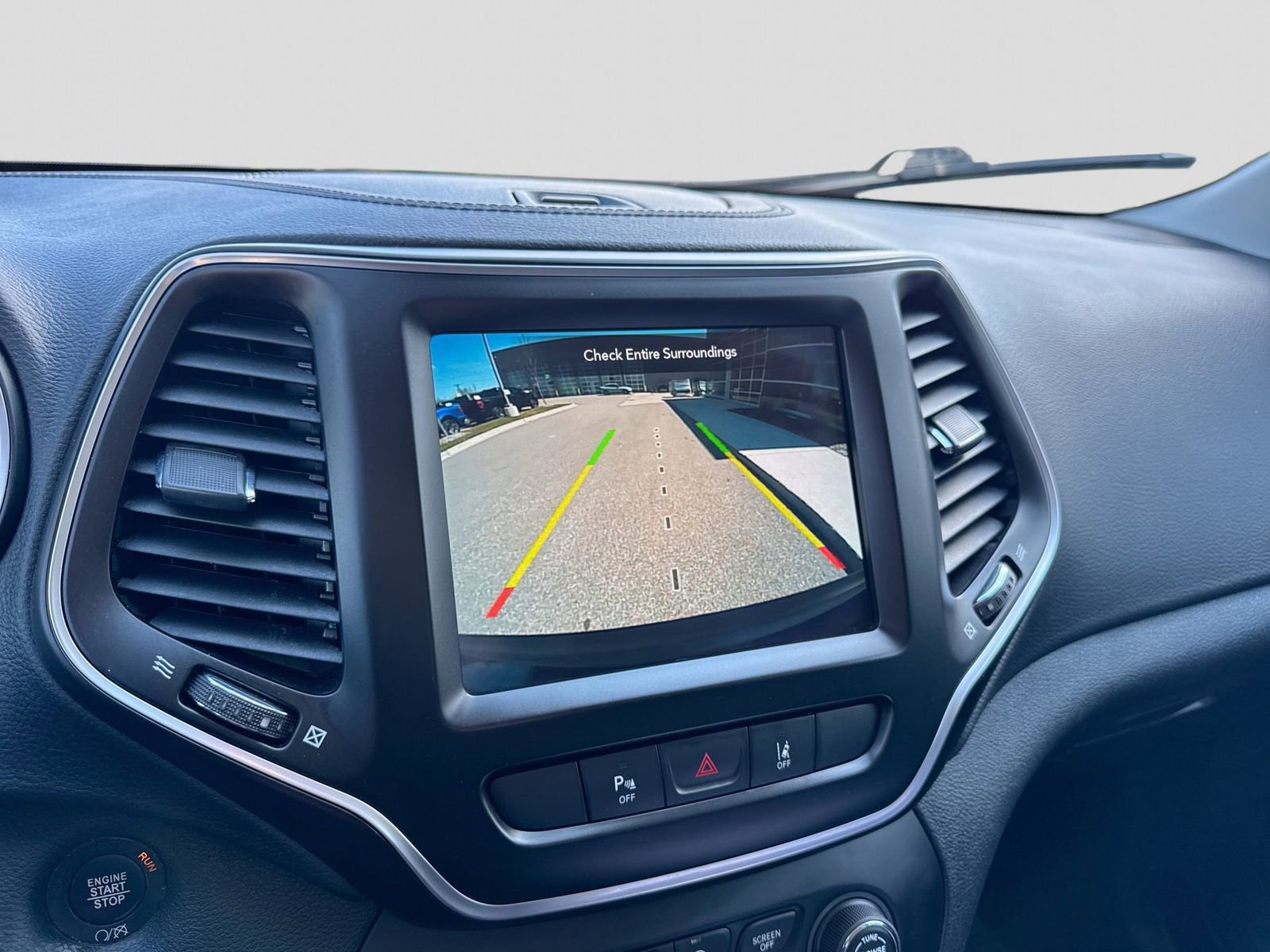Used 2021 Jeep Cherokee Latitude Lux w/ Sun & Sound Group AWD/4WD image 30