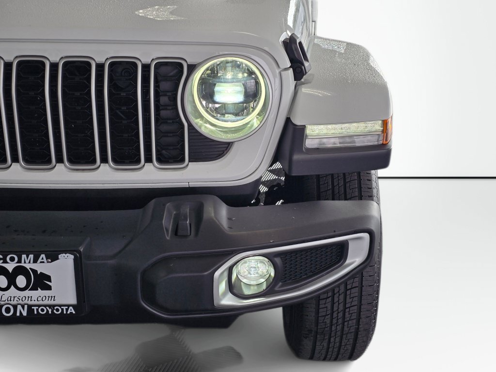 Used 2025 Jeep Wrangler Unlimited Sahara AWD/4WD image 10