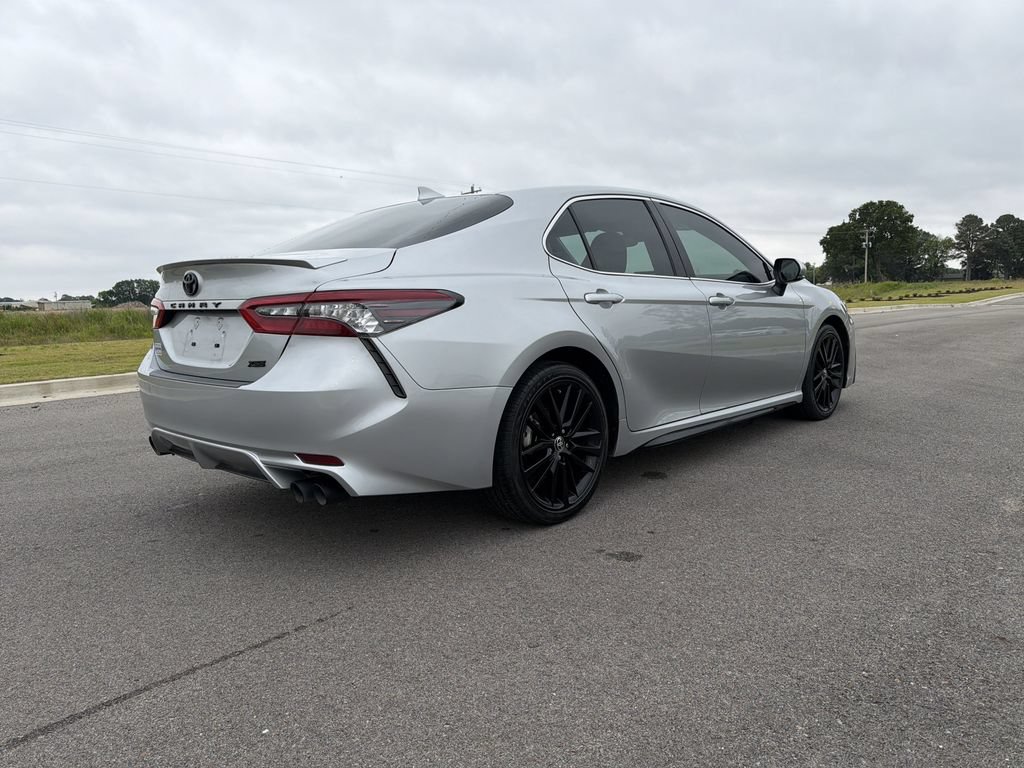 Used 2022 Toyota Camry XSE FWD image 5