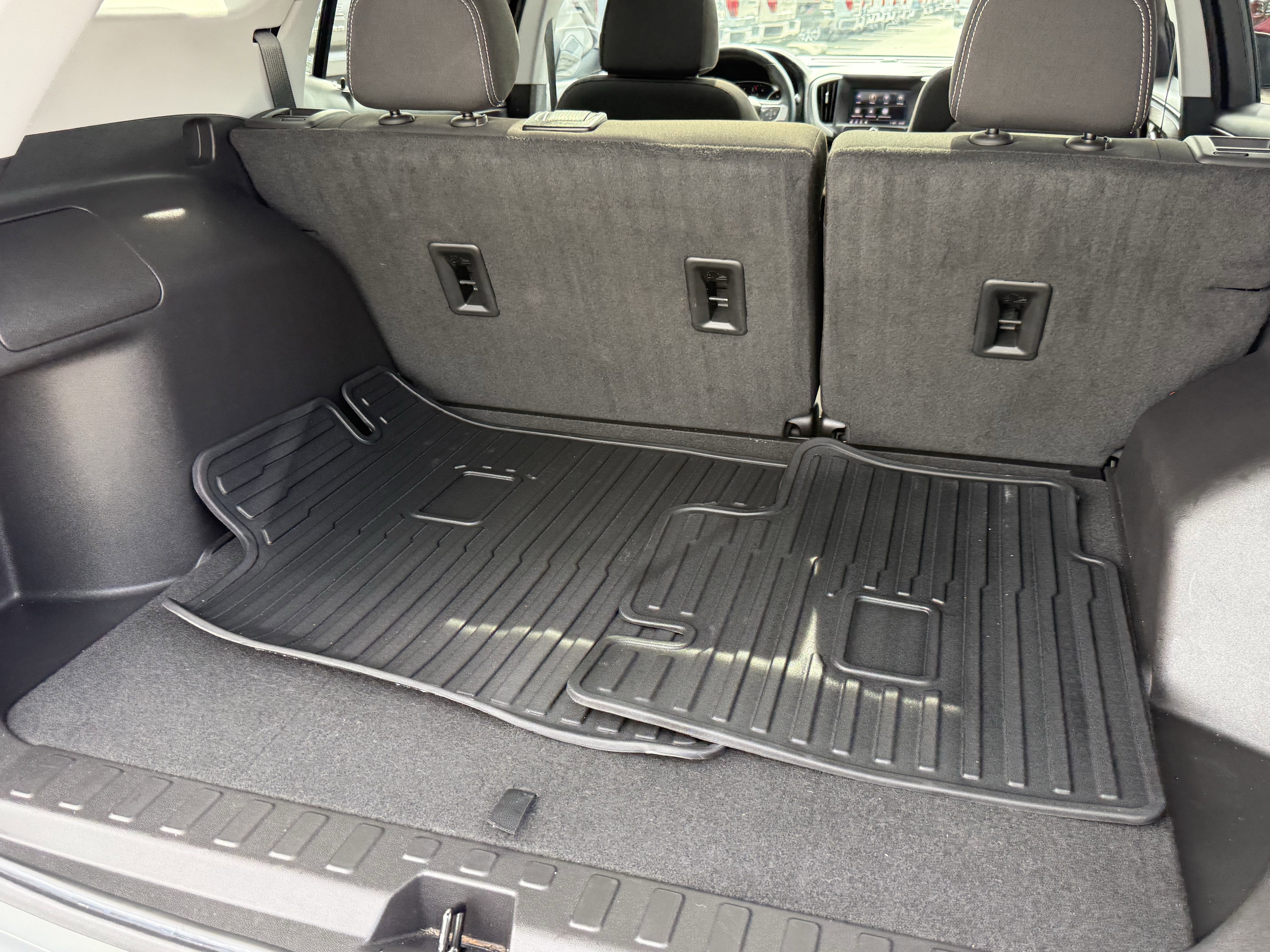 Used 2024 GMC Terrain SLE w/ Driver Convenience Package image 32