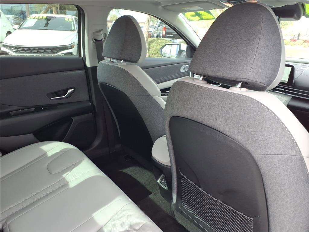 Certified 2025 Hyundai Elantra Limited image 13