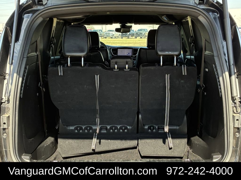 Used 2025 Chrysler Pacifica Select image 31