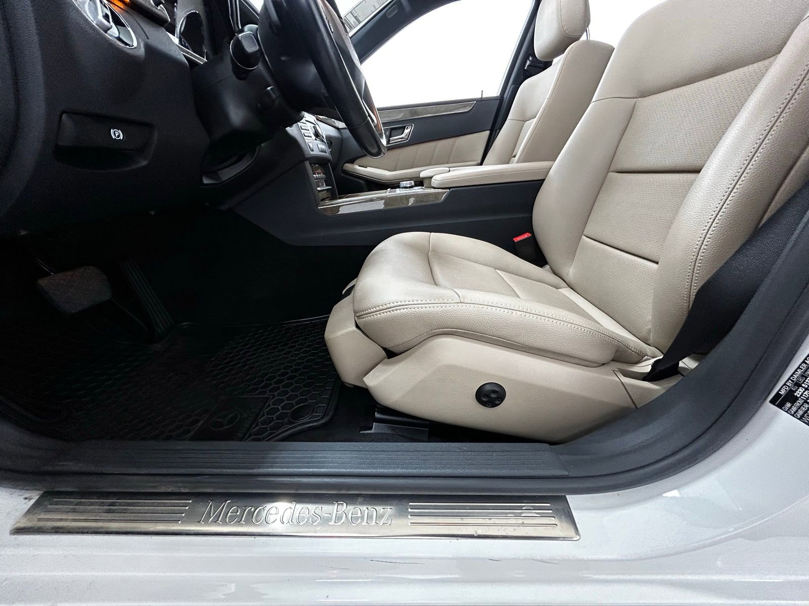 Used 2010 Mercedes-Benz E 350 4MATIC Sedan image 34