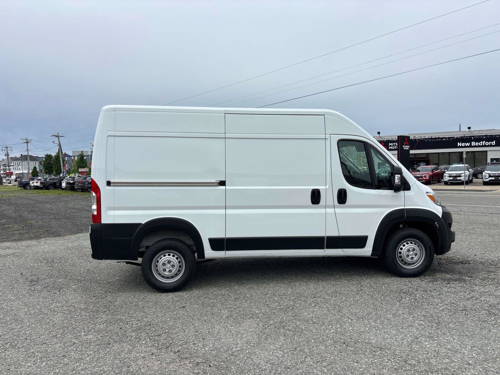Used 2025 RAM ProMaster 2500 w/ Convenience Group FWD image 3