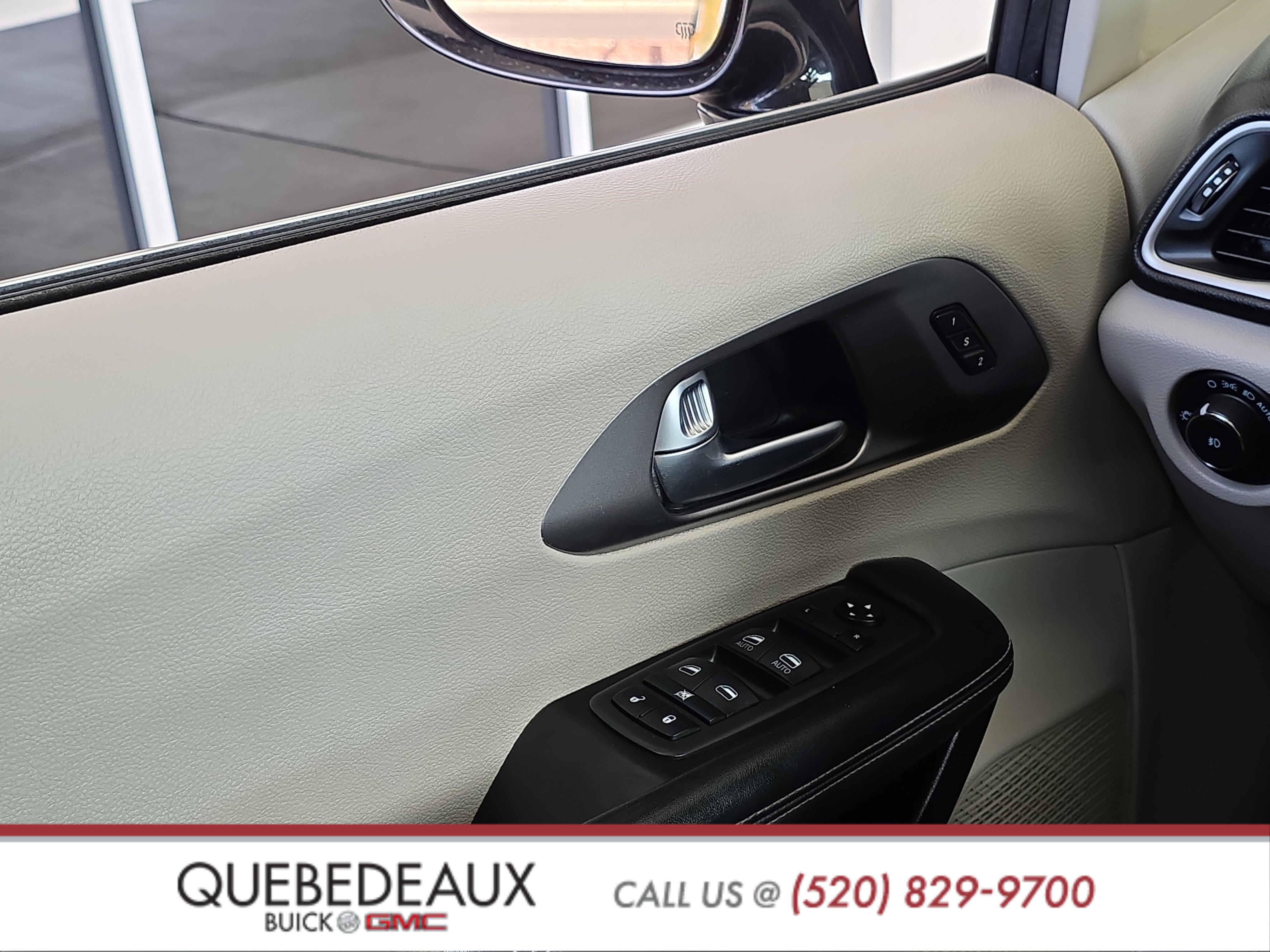Used 2021 Chrysler Pacifica Touring-L FWD image 21
