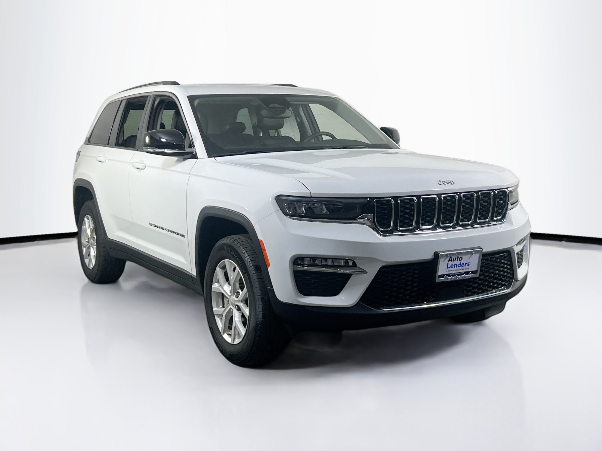 Used 2023 Jeep Grand Cherokee Limited AWD/4WD image 3