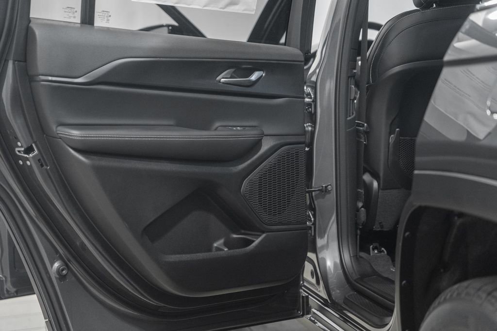 New 2025 Jeep Grand Cherokee L Altitude image 37