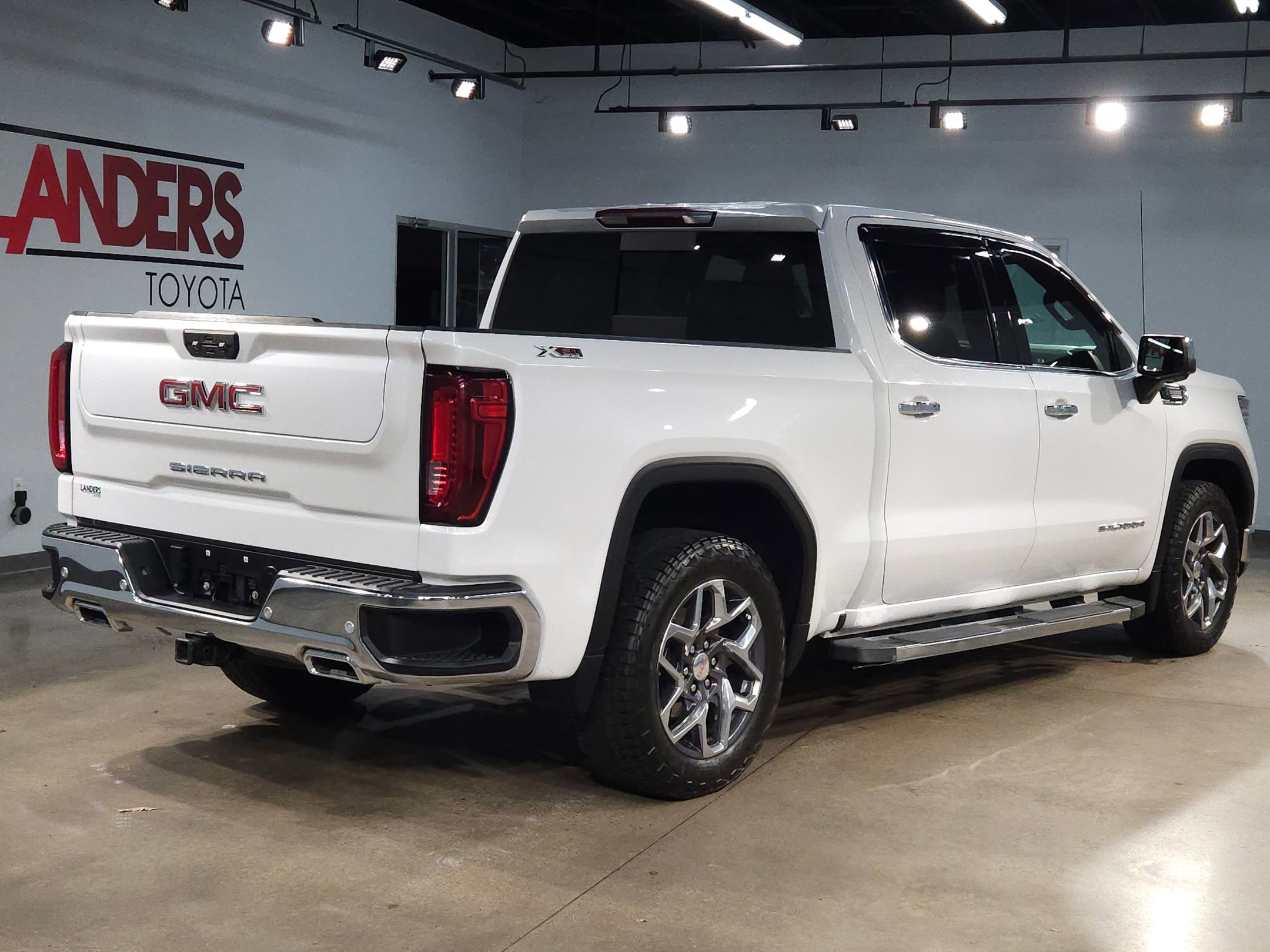 Used 2023 GMC Sierra 1500 SLT w/ SLT Premium Plus Package image 7