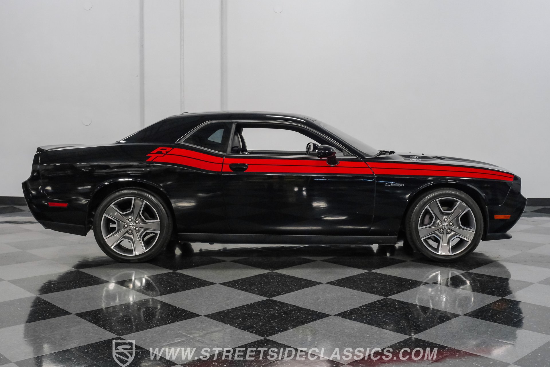 Used 2012 Dodge Challenger R/T RWD image 13