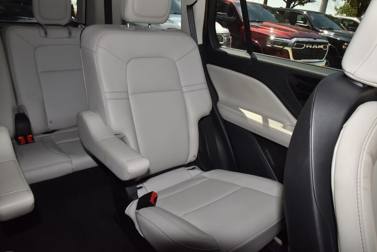 Certified 2026 Lincoln Aviator AWD image 22