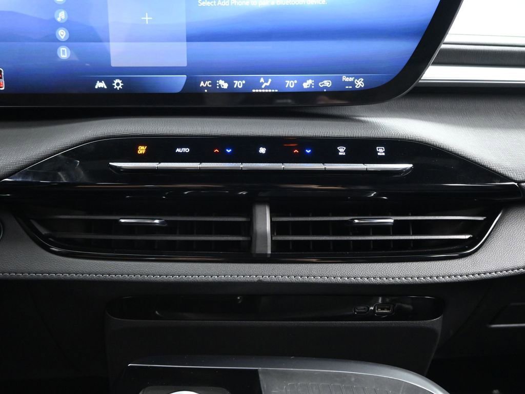 Used 2025 Buick Enclave Preferred image 27