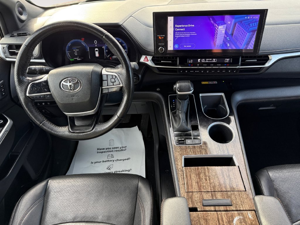 Used 2025 Toyota Sienna Platinum AWD/4WD image 10