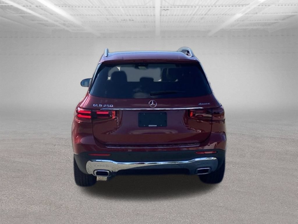Used 2026 Mercedes-Benz GLB 250 4MATIC image 4