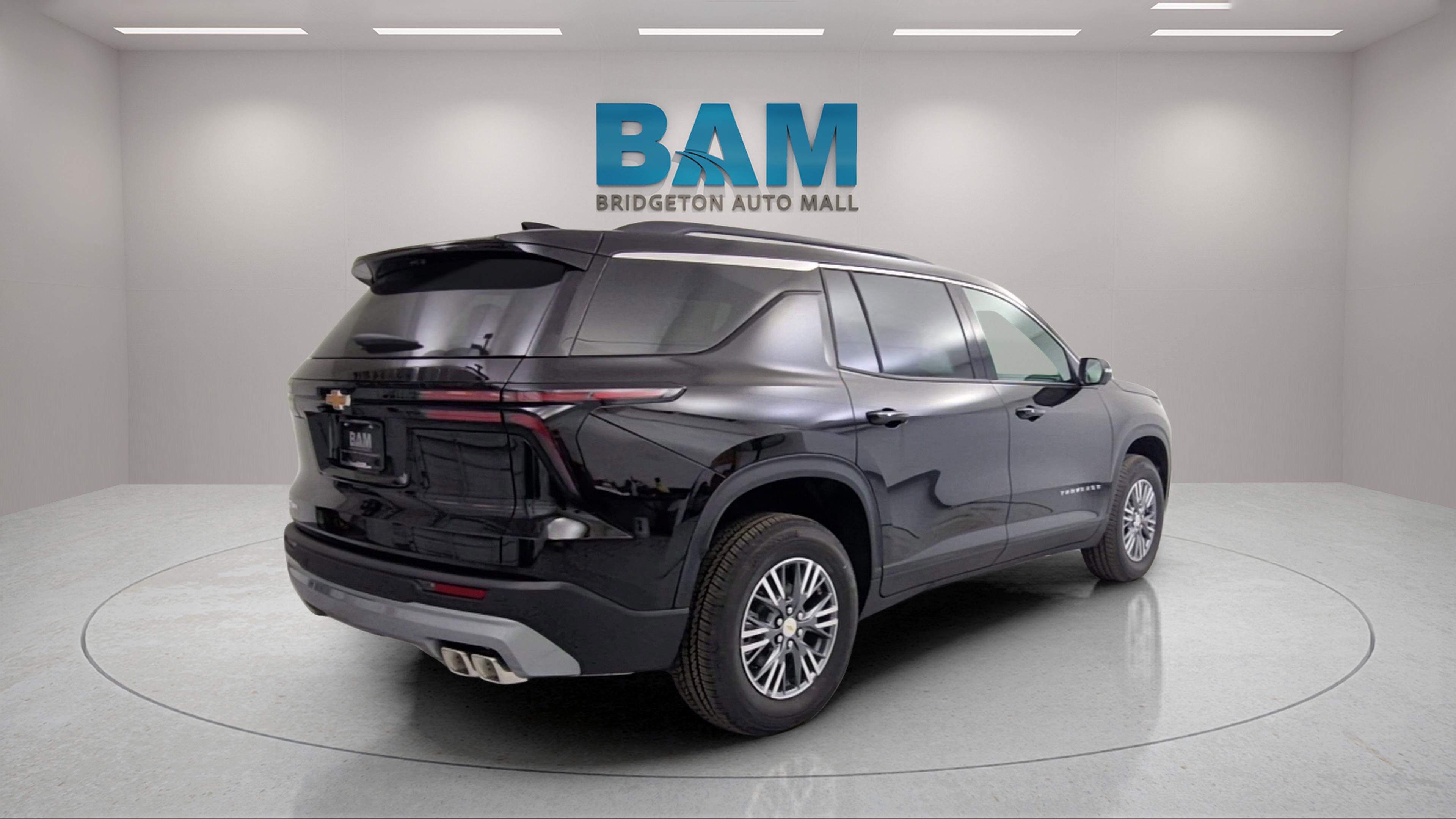 New 2026 Chevrolet Traverse LT w/ Driver Confidence Package FWD image 3