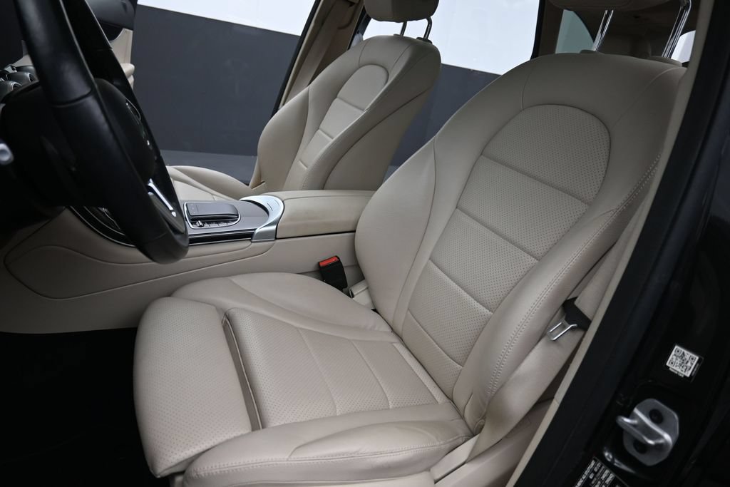 Used 2021 Mercedes-Benz GLC 300 4MATIC image 10