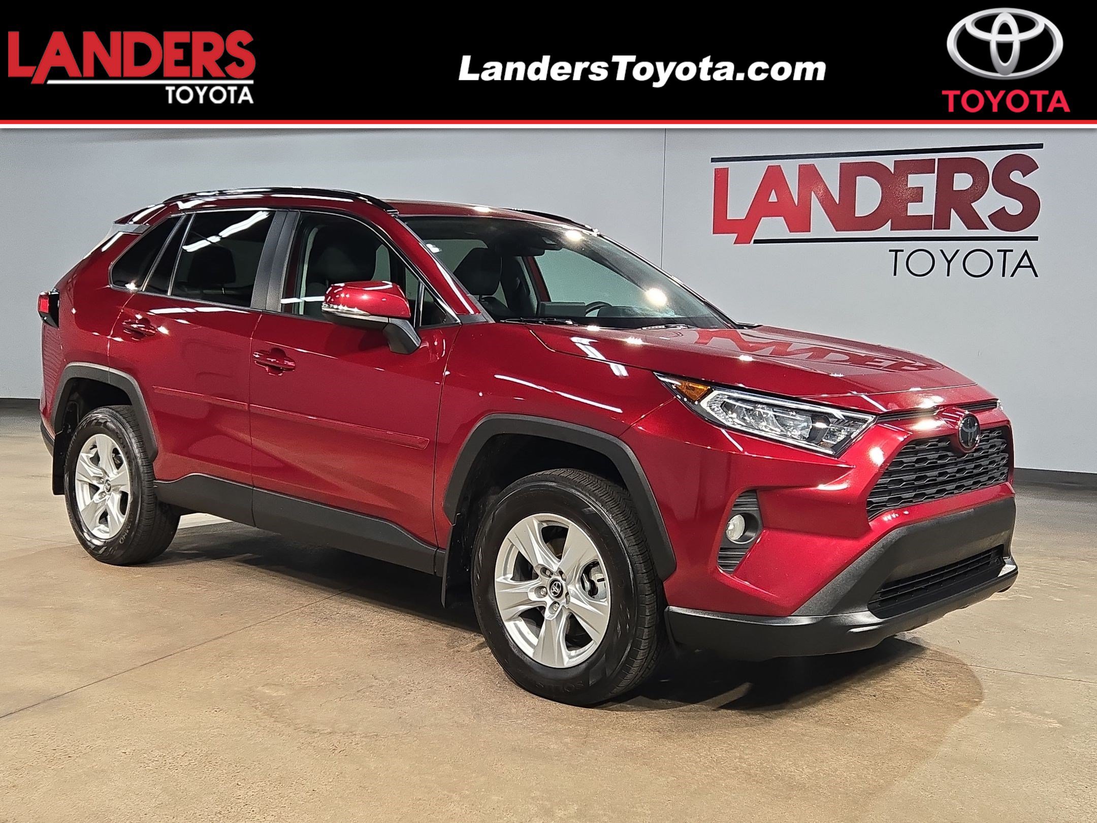 Used 2020 Toyota RAV4 XLE w/ Convenience Package FWD image 1
