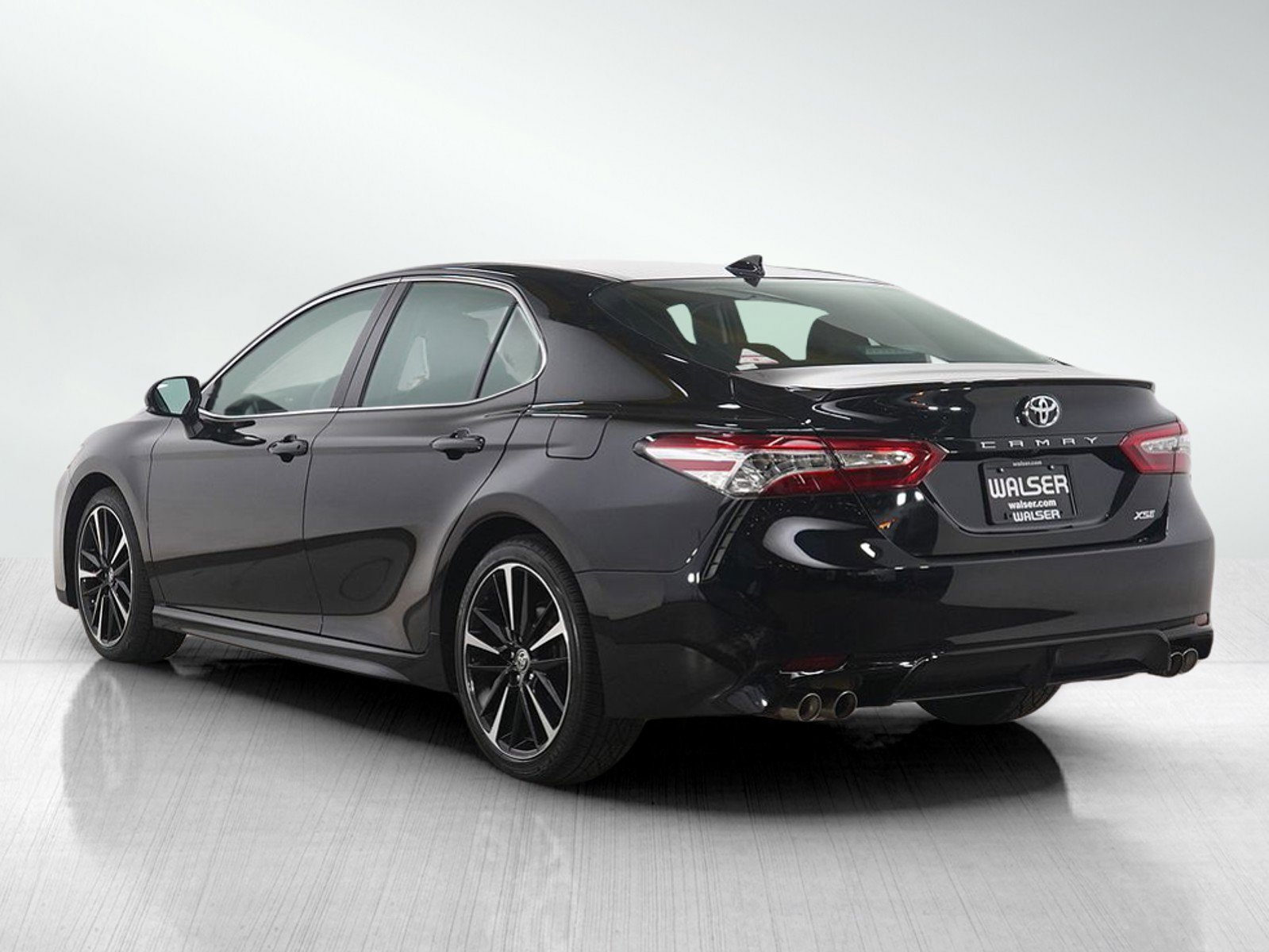 Used 2020 Toyota Camry XSE image 3