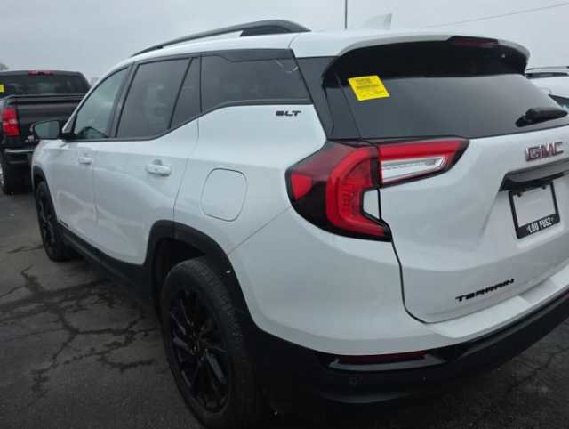 Used 2023 GMC Terrain SLT w/ Elevation Edition image 5