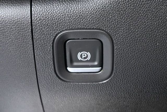 Used 2022 GMC Sierra 1500 SLT AWD/4WD image 39