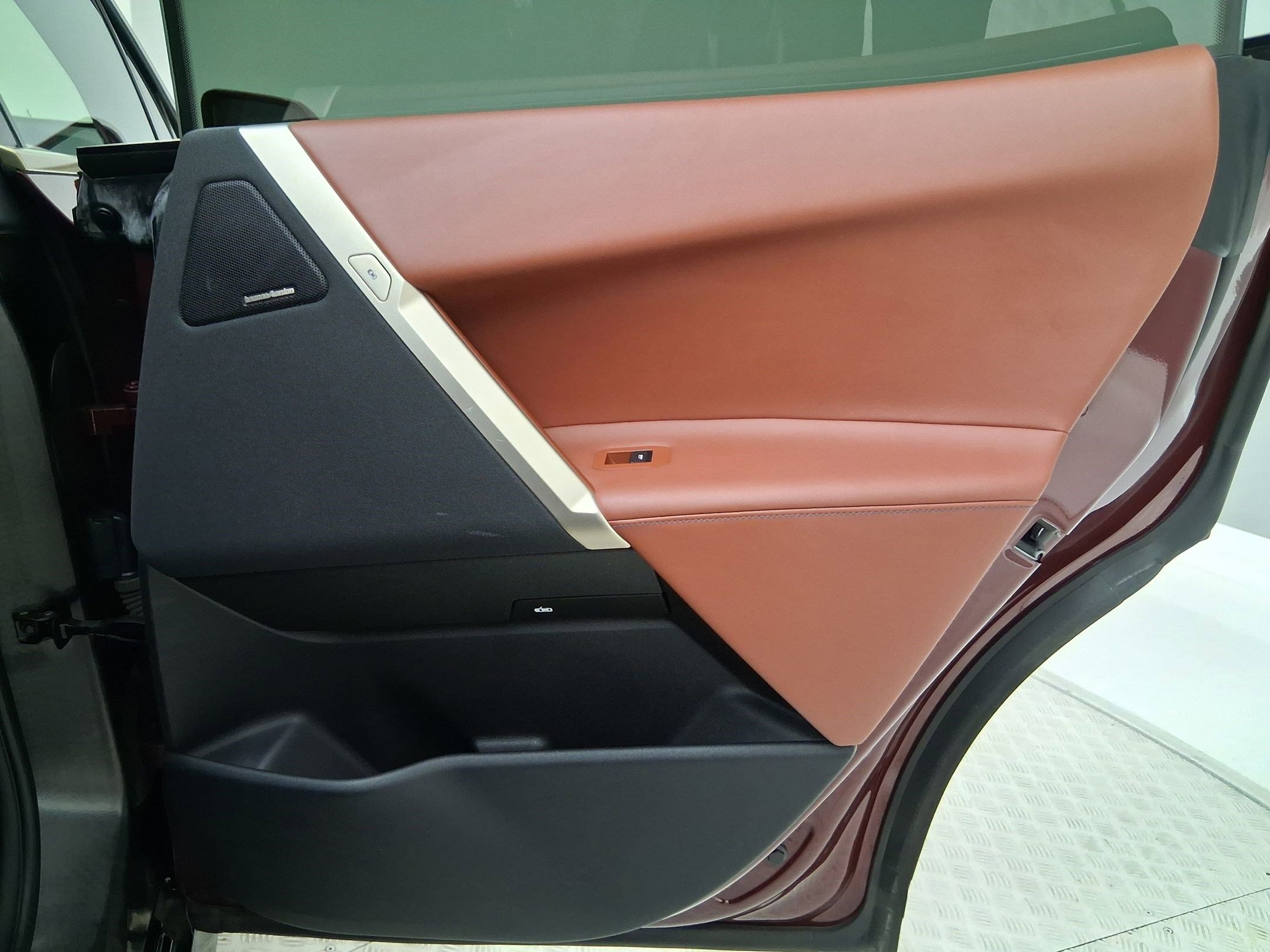 Certified 2023 BMW iX xDrive50 w/ Premium Package image 29