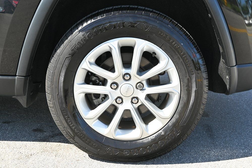 Used 2021 Jeep Grand Cherokee Laredo X RWD image 8