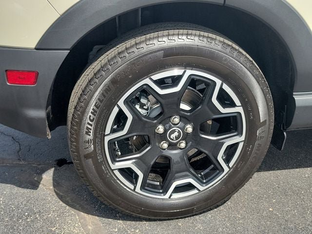 Certified 2025 Ford Bronco Sport Outer Banks w/ Outer Banks Tech Package+ AWD/4WD image 32