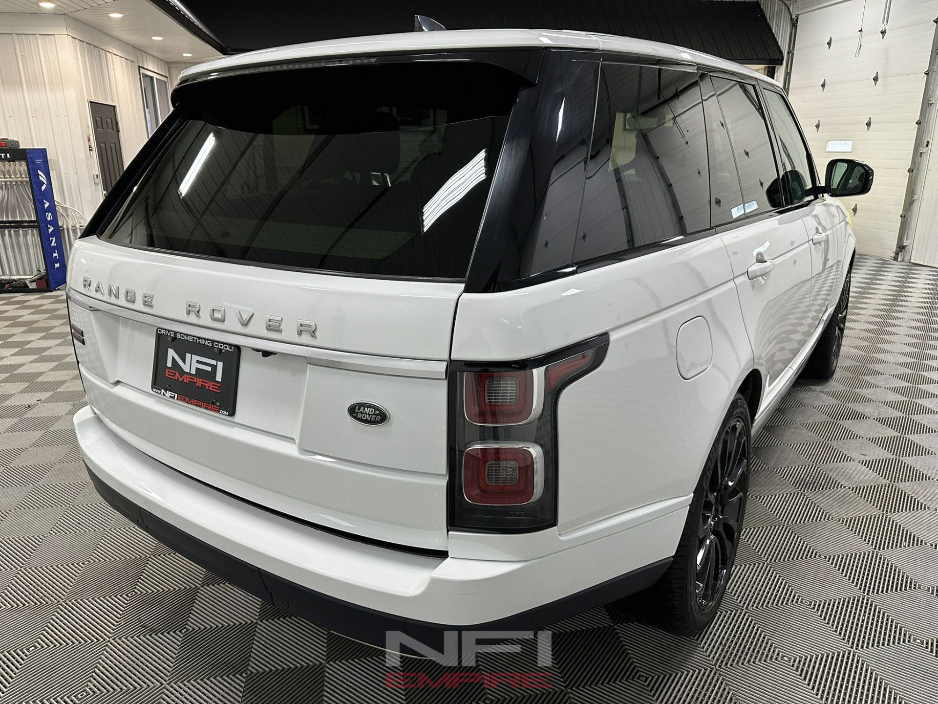 Used 2018 Land Rover Range Rover Supercharged AWD/4WD image 8
