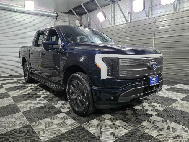 Used 2022 Ford F150 Lightning Lariat image 4
