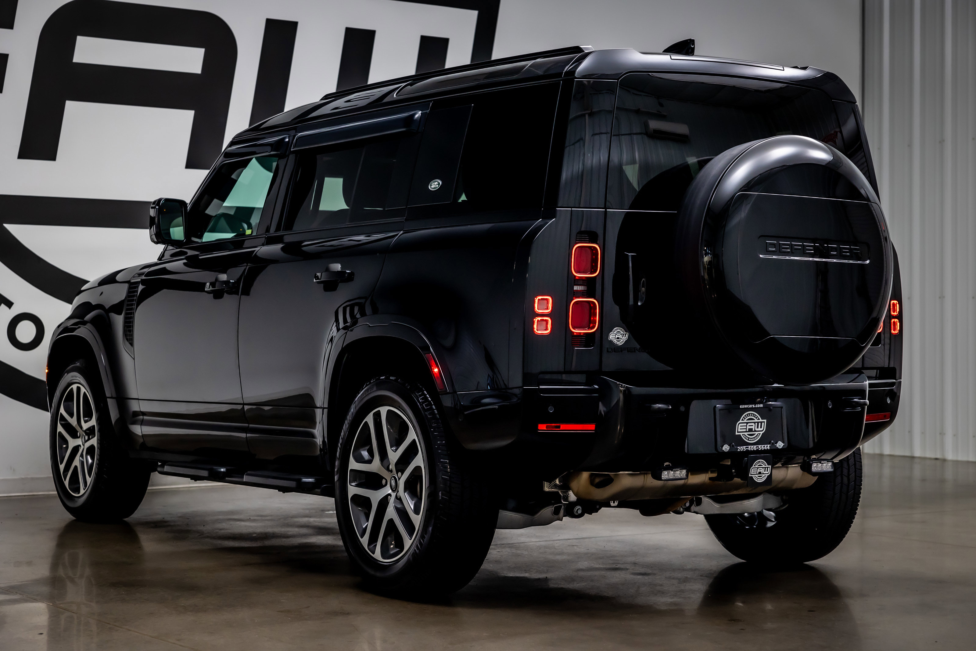 Used 2024 Land Rover Defender 110 X-Dynamic SE image 30