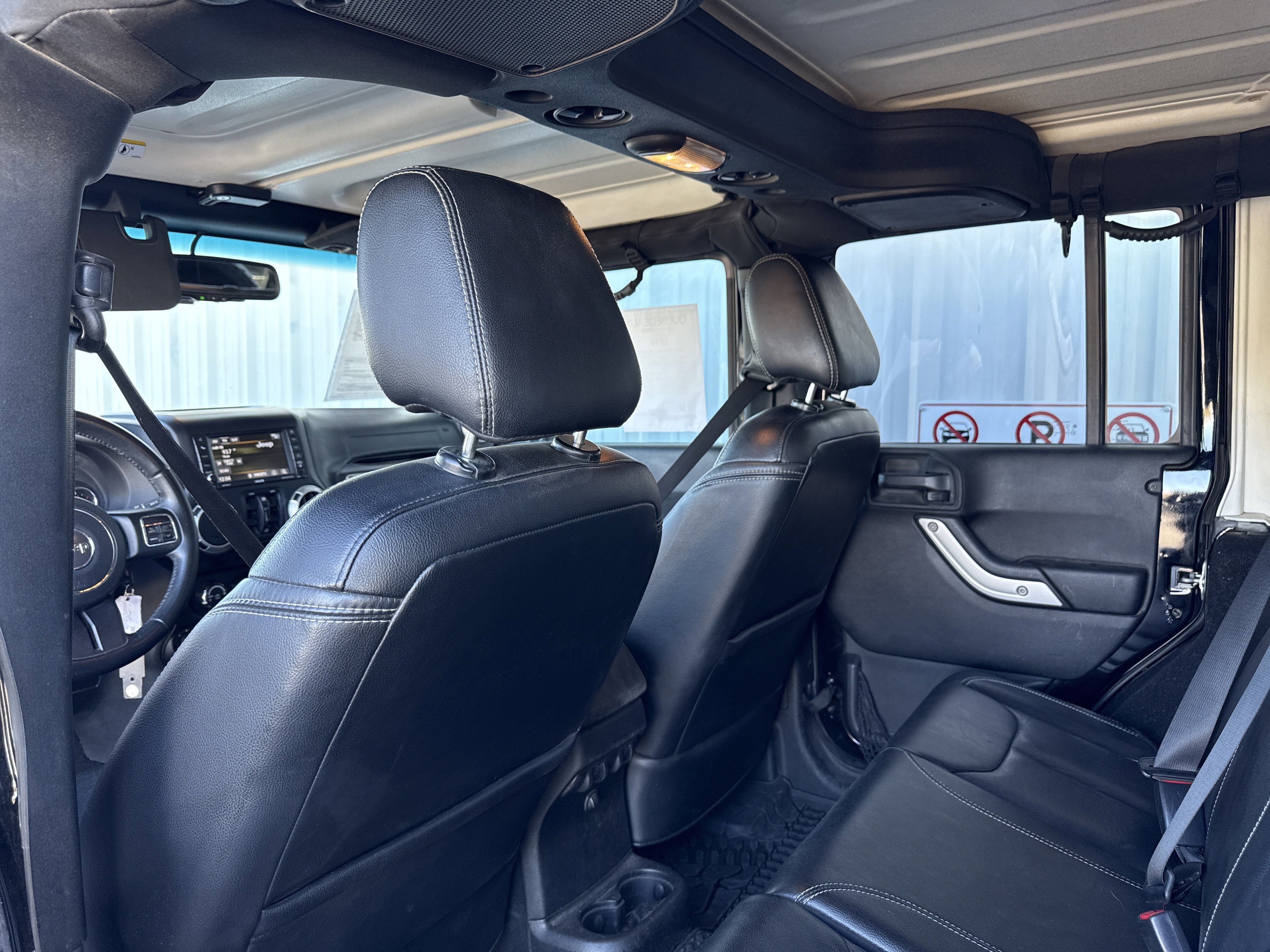 Used 2018 Jeep Wrangler Unlimited Sahara w/ Connectivity Group image 28