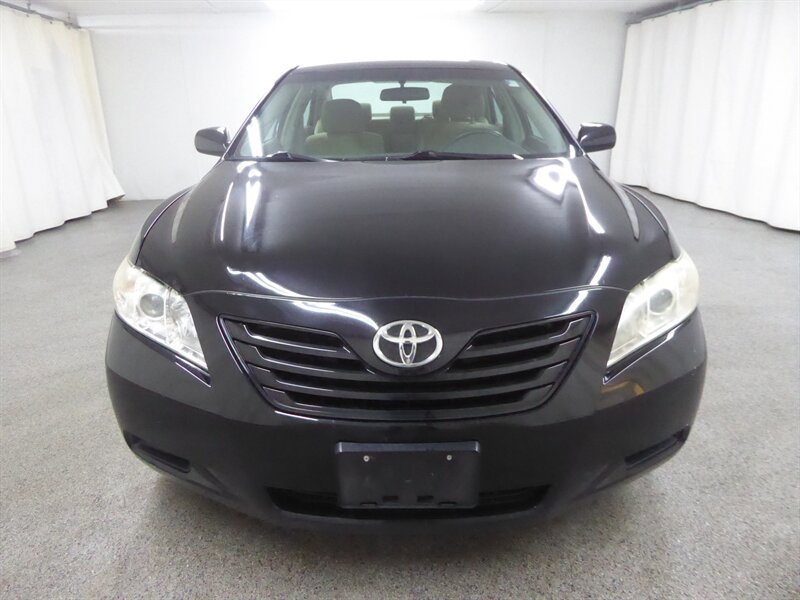 Used 2009 Toyota Camry LE FWD image 2