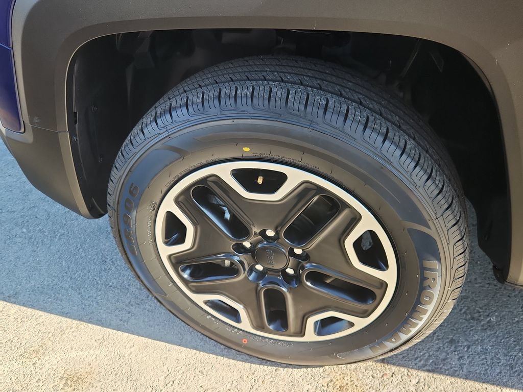 Used 2016 Jeep Renegade Trailhawk AWD/4WD image 15