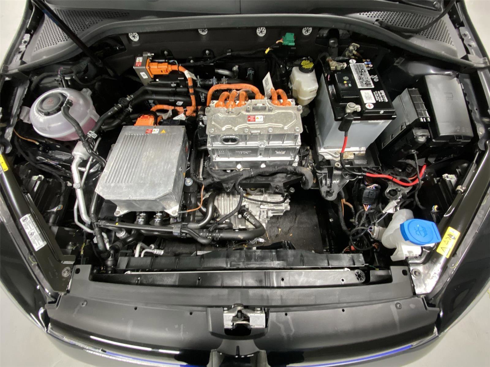 Used 2019 Volkswagen e-Golf SE w/ Driver Assistance Package image 21