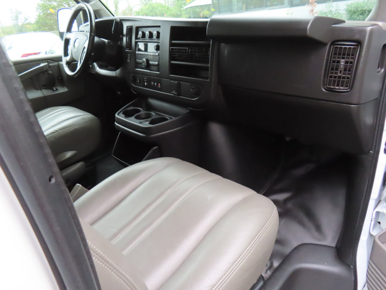 Used 2019 Chevrolet Express 2500 w/ Driver Convenience Package image 16