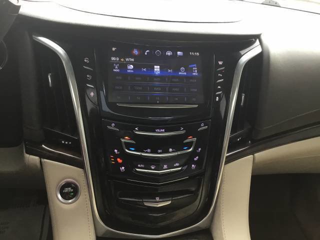 Used 2016 Cadillac Escalade Luxury image 17