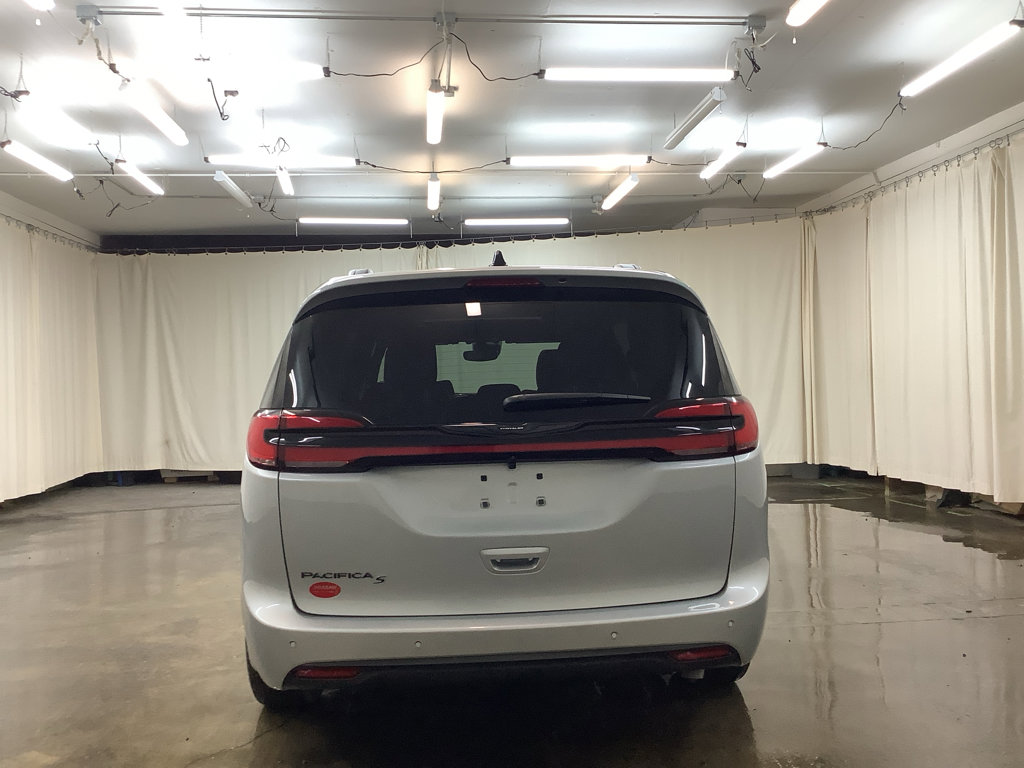 New 2026 Chrysler Pacifica Select w/ S Appearance Package FWD image 7