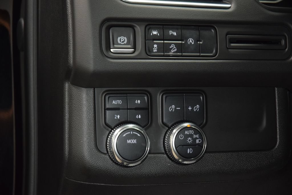 Used 2024 GMC Yukon AT4 AWD/4WD image 41