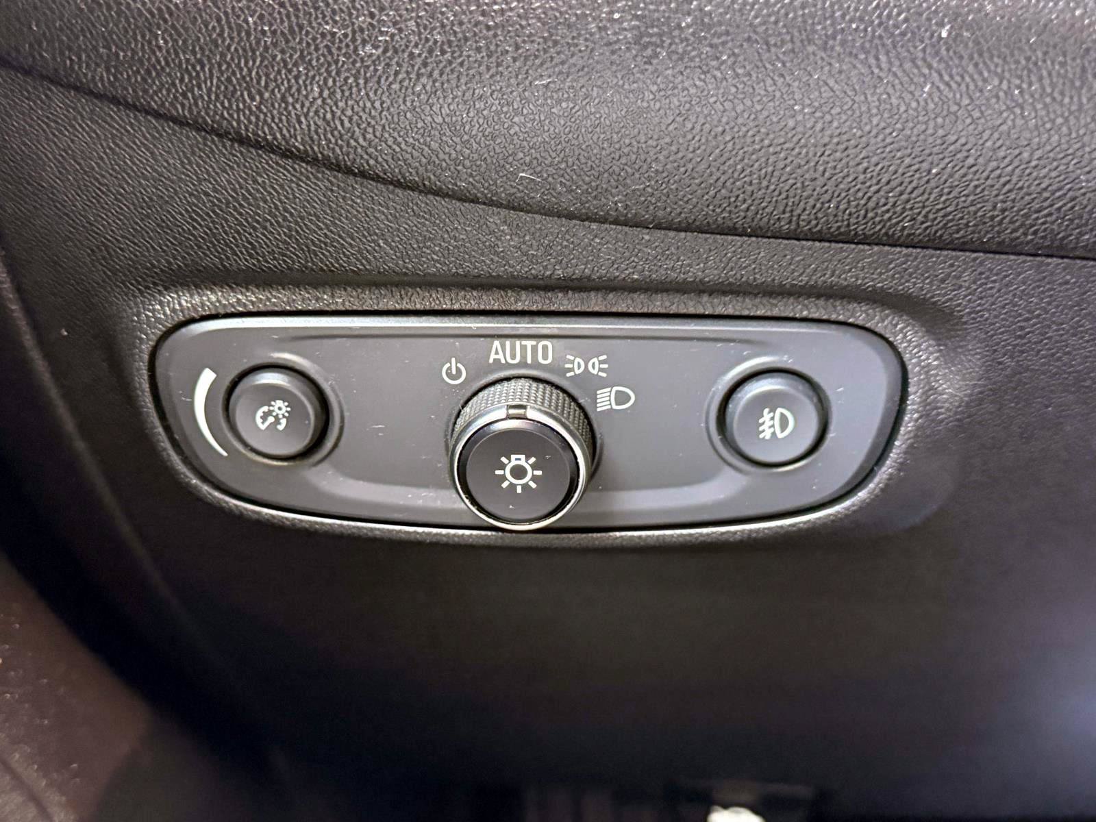 Used 2019 Chevrolet Equinox Premier AWD/4WD image 16