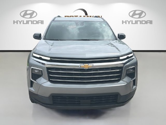 Used 2026 Chevrolet Traverse LT FWD image 2
